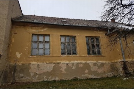 Verejná obchodná súťaž na zvyšnú časť budovy starej školy