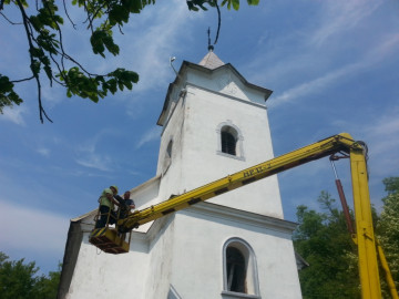 Veža kostolíka na Trepci od soboty svieti
