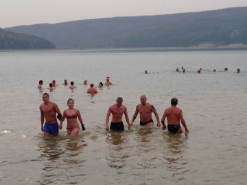 V Domaši sa kúpali otužilci ako v horúcom lete, voda mala len 9 stupňov